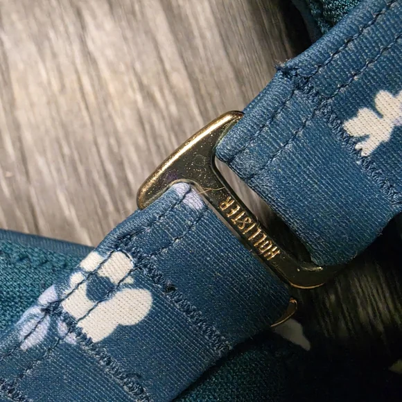 Hollister Teal Floral Triangle Bikini Top - White Flower Print - Picture 3 of 3